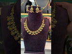 Load and play video in Gallery viewer, Traditional short necklace with mango design