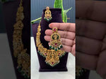Load and play video in Gallery viewer, Traditional short necklace with green beads