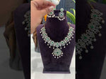 Load and play video in Gallery viewer, Beautiful gj polish short necklace with green stone