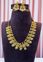 Load image into Gallery viewer, Beautiful short necklace with mango design