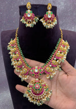 Load image into Gallery viewer, Beautiful jadav kundan stone short necklace