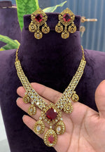 Load image into Gallery viewer, Beautiful victorian polish short necklace with green stone