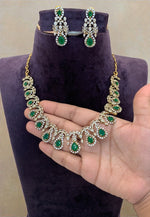Load image into Gallery viewer, Beautiful victorian polish short necklace with green stone