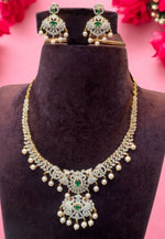 Load image into Gallery viewer, Gj polish simple short necklace with green stone