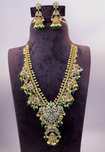 Load image into Gallery viewer, Beautiful short necklace with Victorian polish and green beads