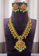 Load image into Gallery viewer, Beautiful traditional short guttapusalu necklace with green beads