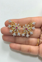 Load image into Gallery viewer, Beautiful ear studs with green stone