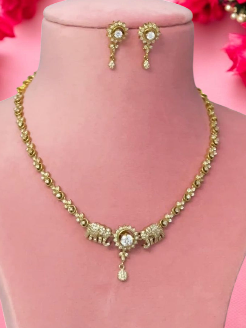 Beautiful short necklace with white stone