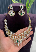 Load image into Gallery viewer, Beautiful gj polish short necklace with green stone