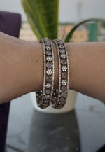 Load image into Gallery viewer, Beautiful victorian polish bangles with light pink stone