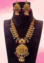 Load image into Gallery viewer, Beautiful short necklace with Ruby colour stones