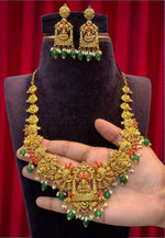 Load image into Gallery viewer, Beautiful short coral beads necklace with gold finishing