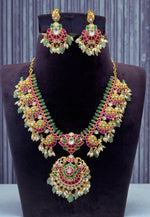 Load image into Gallery viewer, Beautiful jadav kundan stone short necklace