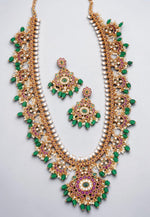 Load image into Gallery viewer, Beautiful jadav kundan stone long haram with green beads