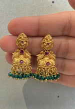 Load image into Gallery viewer, Beautiful jumkhas with green beads