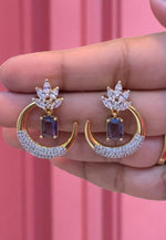 Load image into Gallery viewer, Beautiful earrings with moon design