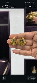 Load image into Gallery viewer, Beautiful studs with green stone