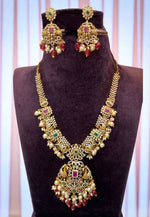 Load image into Gallery viewer, Traditional short necklace with ruby beads