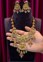 Load image into Gallery viewer, Beautiful short necklace with green and pink stones