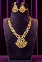 Load image into Gallery viewer, Beautiful short necklace with kasulu pink and green stone