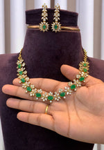Load image into Gallery viewer, Beautiful short necklace with green stone and Victorian polish