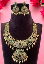 Load image into Gallery viewer, Stunning Victorian polish short necklace with elephant designed stones
