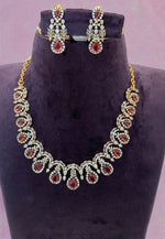 Load image into Gallery viewer, Beautiful victorian polish short necklace with green stone