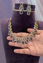 Load image into Gallery viewer, Beautiful victorian polish short necklace with green stone