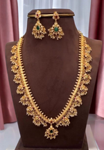 Load image into Gallery viewer, Beautiful short Haram with Goldfish