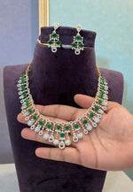 Load image into Gallery viewer, Beautiful gj polish short necklace with green stone