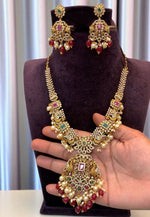 Load image into Gallery viewer, Traditional short necklace with ruby beads