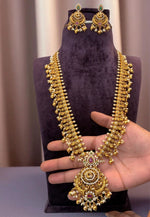 Load image into Gallery viewer, Traditional long guttapusalu haram with gold balls