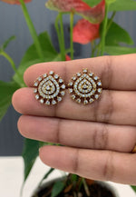 Load image into Gallery viewer, Beautiful studs with diamond replica