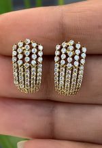 Load image into Gallery viewer, Beautiful studs with diamond finishing