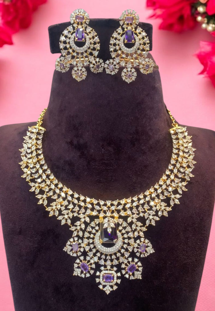 Stunning Gj polish short necklace with green stone