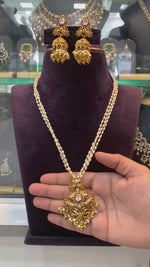 Load and play video in Gallery viewer, Beautiful pearls chain with golden pendant and Laxmi Devi motive

