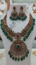 Load and play video in Gallery viewer, Stunning polki like short necklace with green beads and Stone
