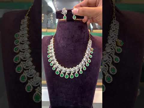 Beautiful victorian polish short necklace with green stone