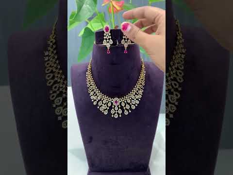 Beautiful short victorian necklace with pink stone