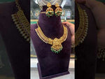 Load and play video in Gallery viewer, Beautiful short necklace with green and kundan stone
