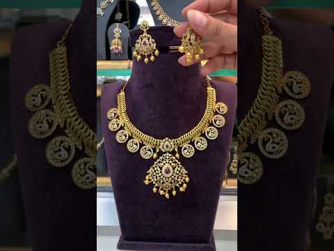 Beautiful short necklace with Jalebi pattern