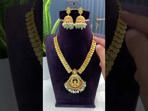 Beautiful short necklace with bottumala design