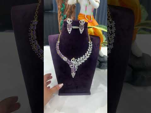 Beautiful gj polish short necklace with green stone