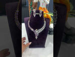 Load and play video in Gallery viewer, Beautiful gj polish short necklace with green stone