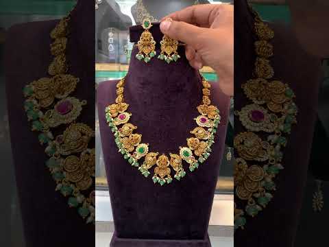 Beautiful short necklace with green beads and nakshi polish