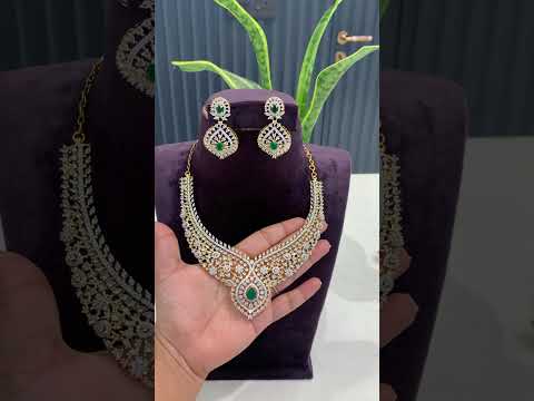 Beautiful gj polish short necklace with green stone