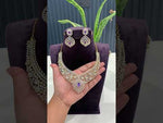 Load and play video in Gallery viewer, Beautiful gj polish short necklace with green stone
