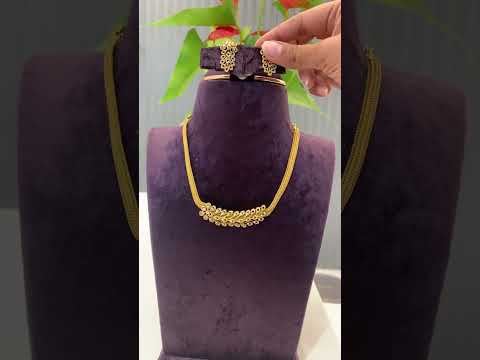 Beautiful short necklace with antique finishing