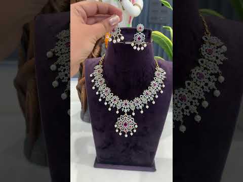Beautiful gj polish short necklace with green stone