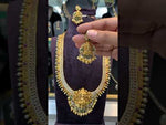 Load and play video in Gallery viewer, Traditional long jalebi pattern haram with kundan stone and multistone
